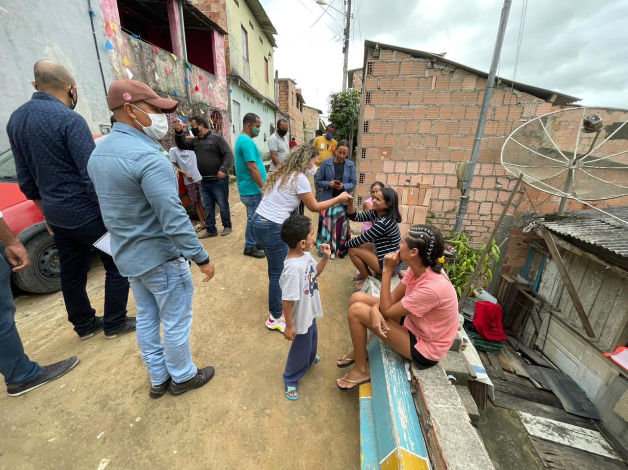 Cordélia cumprimenta comunidade do bairro Moisés Reis, em Eunápolis