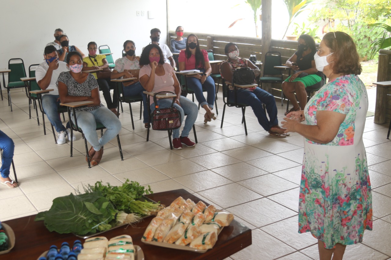 Secretária de Agricultura, Eliane Menezes, apresenta resultado do cadastramento do PAA