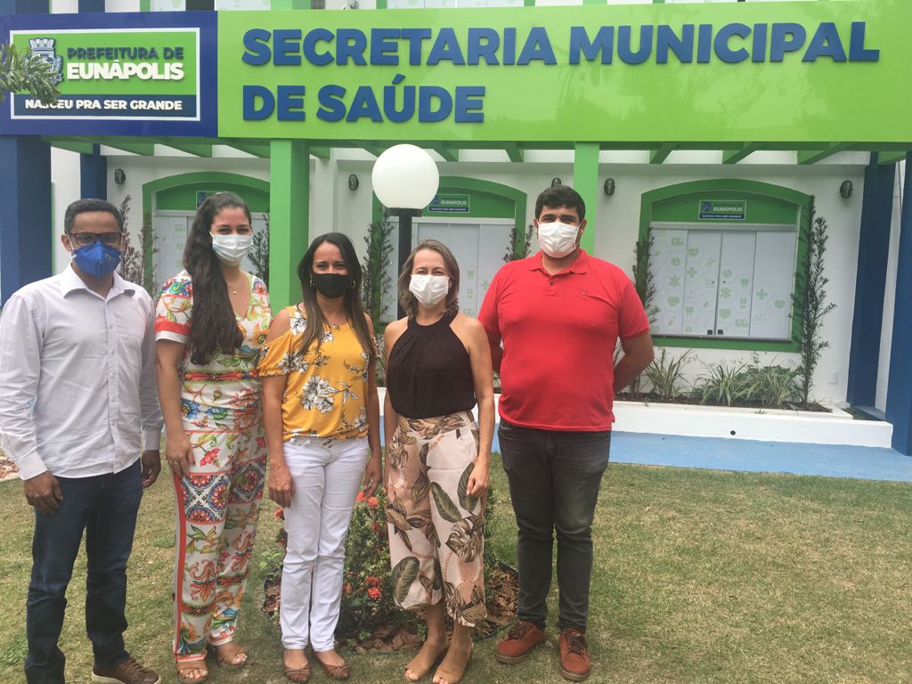 Parte da equipe da área da saúde do município de Eunápolis que vai participar do evento