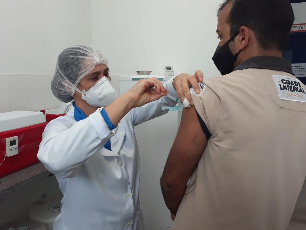 Quase 120 mil doses da vacina contra a Covid-19 já foram aplicadas na população eunapolitana