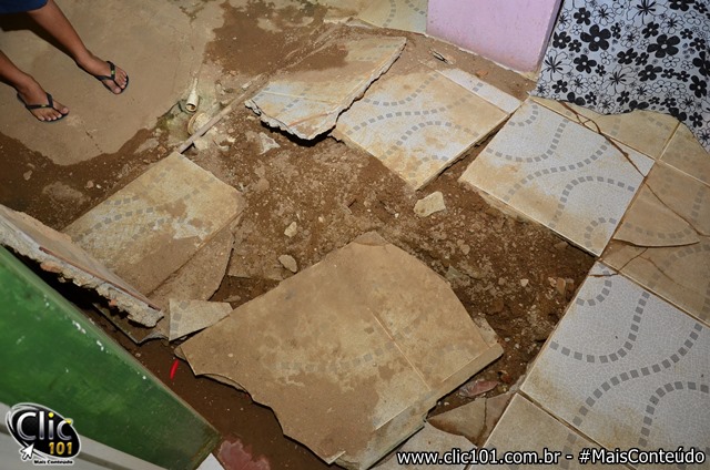 Piso da casa do senhor Charles Virgens