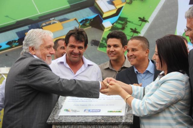 Governador Jaques Wagner e prefeita Cláudia Oliveira