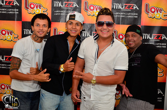 Componentes da Banda Love Beat no camarim antes do Show