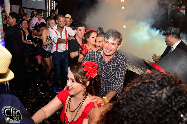 Trenzinho em volta do Trio GV BRASIL - CABARET CELEBRATION