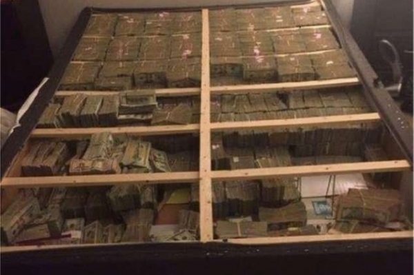 Dinheiro encontrado nos EUA debaixo de colchão de pessoa ligada à Telexfree - Foto: HSJ/Twitter