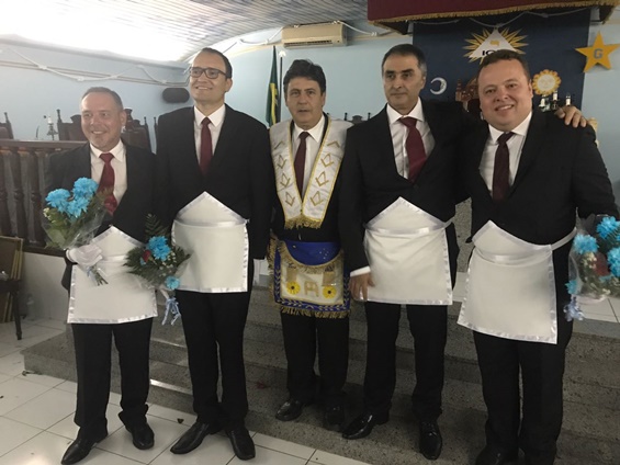 Da esquerda para a direita: Valdomiro Júnior (Zio), Canrobert Ferreira Rosa Júnior, Pedro Luiz Valli Cardoso (Venerável Mestre), Bruno Maremmani e José Alcides Lacerda Neto