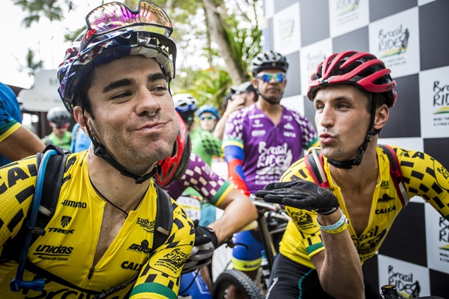 Avancini e Jiri em momento descontraído (Fabio Piva / Brasil Ride)