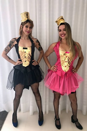 1- Natasha e a coordenadora Natália, com a fantasia de Mágica