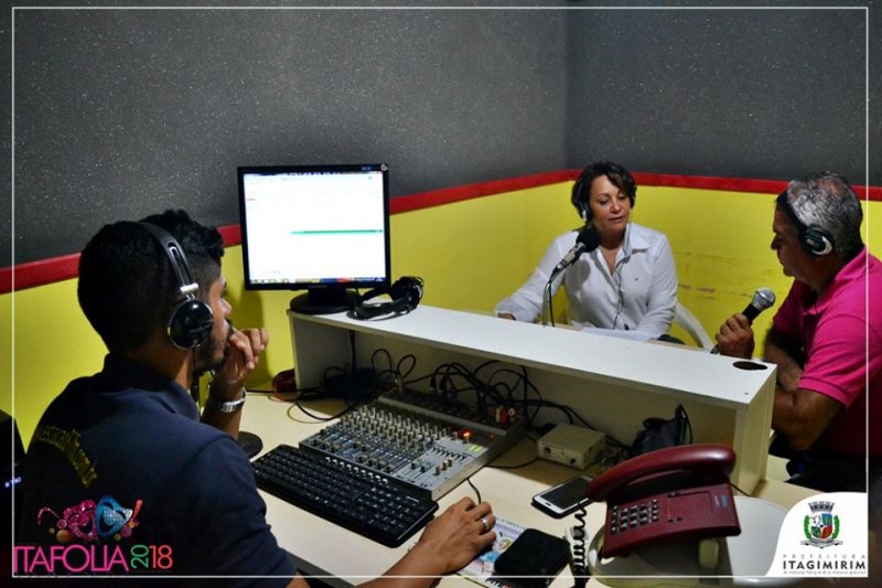 Prefeita Devanir Brillantino durante lançamento do Itafolia 2018 na Rádio Estação FM (Foto/Ascom)