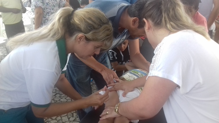 Dia D da vacinação contra gripe H1N1, em 12 de maio, na Praça da Bandeira