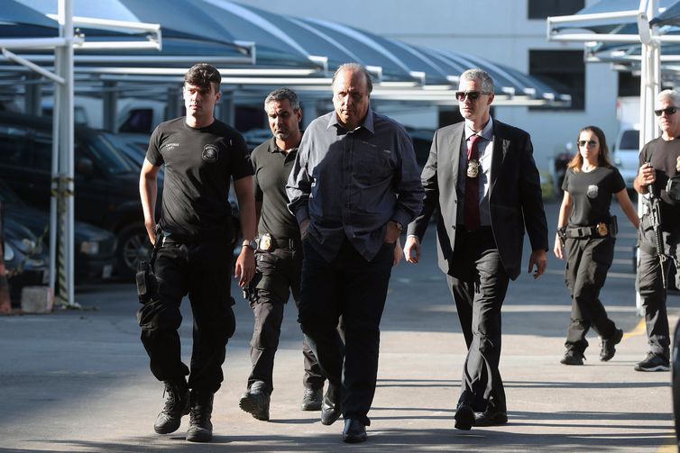 Luiz Fernando Pezão - EFE/ Marcelo Sayão