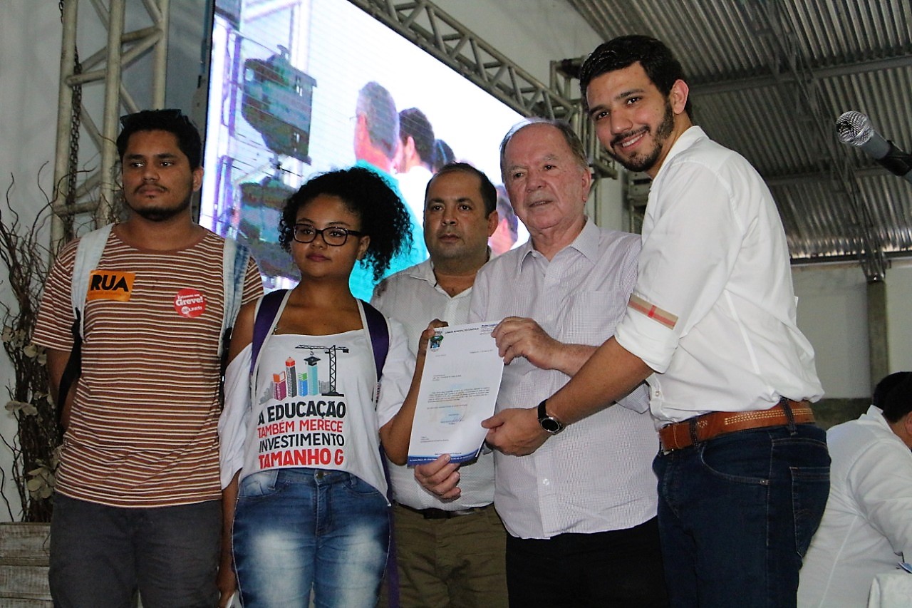 Entrega de carta da Uneb ao vice-governador João Leão