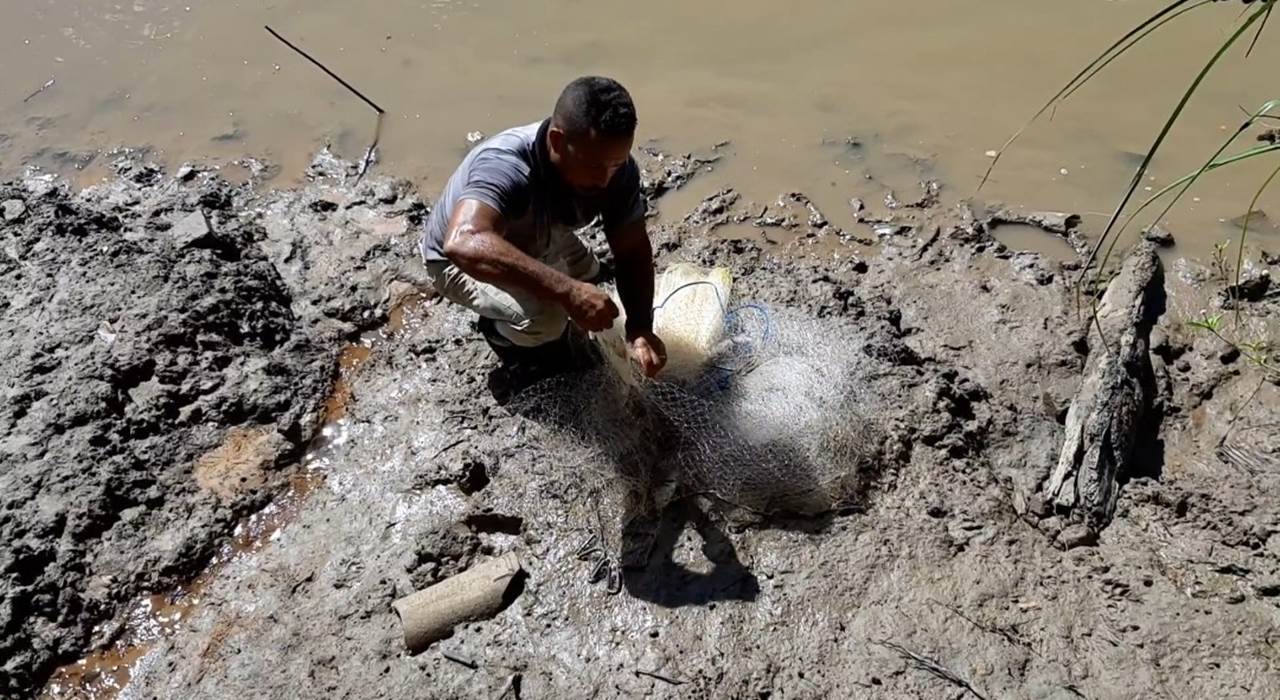 Pescador Iris Albert no rio Passui em Belmonte6