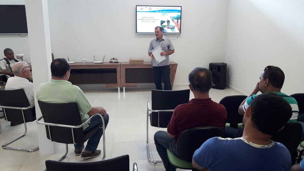 Lindomar Lembranci fala para a plateia
