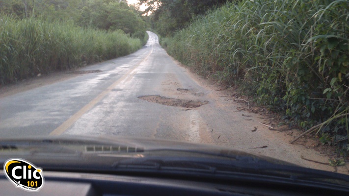 BA-283 que liga Itabela a Guaratinga, abandonada há 4 anos pelo governo estadual