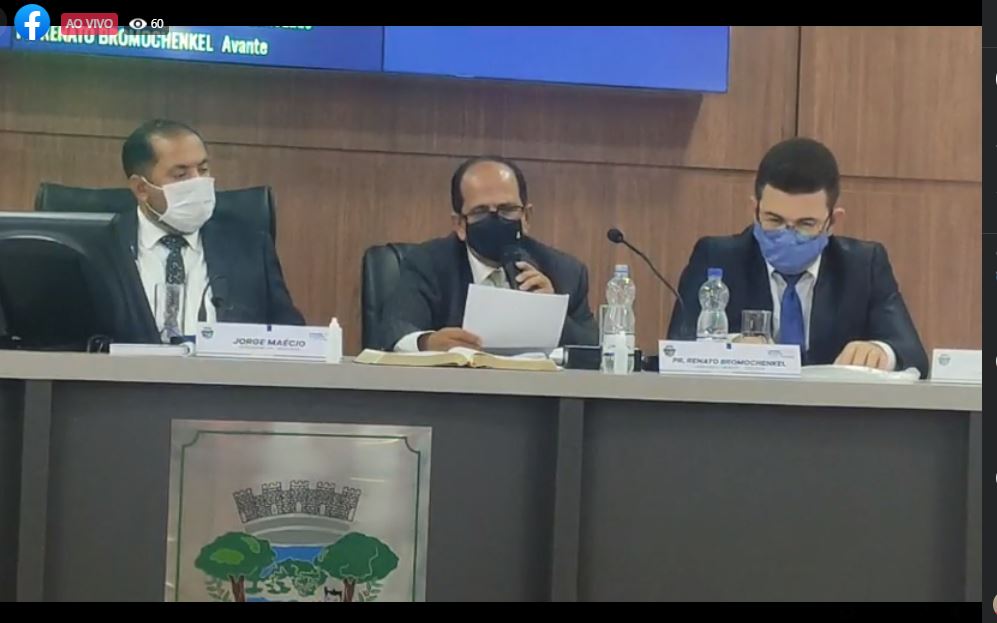 Imagem: TV Câmara / Jorge Maécio (presidene), Osvaldo  Soares (Secretário de Governo), Renato Bromochenkel (1º vice)