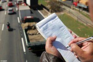 Transferência de pontos de infração de trânsito pode ser enquadrada no crime de falsidade ideológica