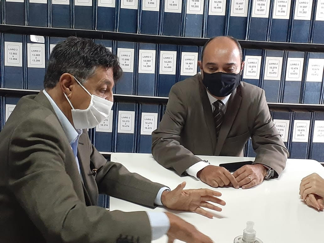 O secretário Flamarion apresenta os primeiros os primeiros projetos para regularização