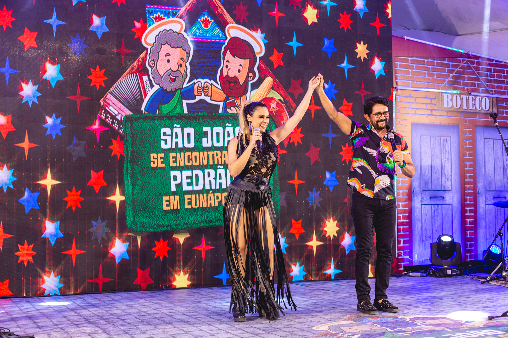 Adelmário Coelho e Paula Damasceno cantam juntos no segundo dia de live