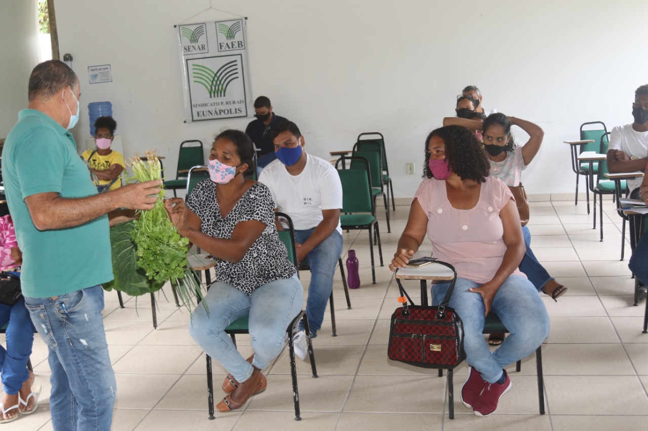 Encontro reuniu os agricultores aptos para participar do PAA