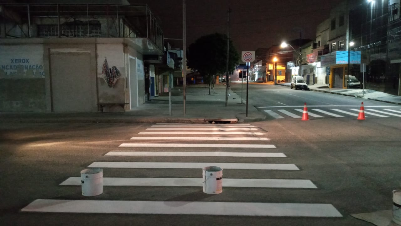 Reforço de pintura em faixas de pedestres visam garantir trânsito seguro