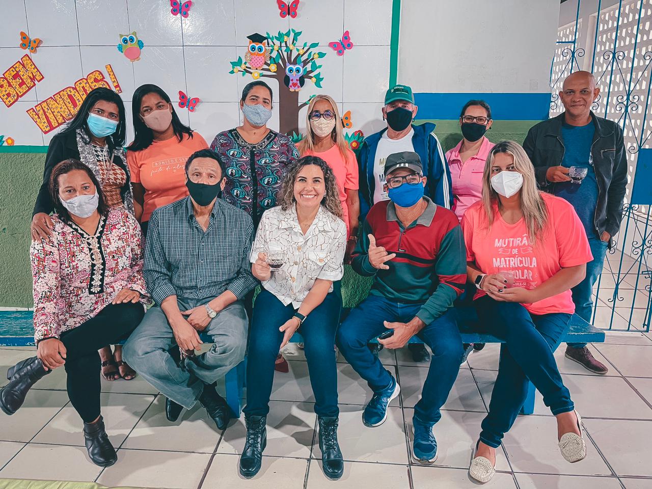 Visita da prefeita às escolas foi acompanhada por diretores e comunidade