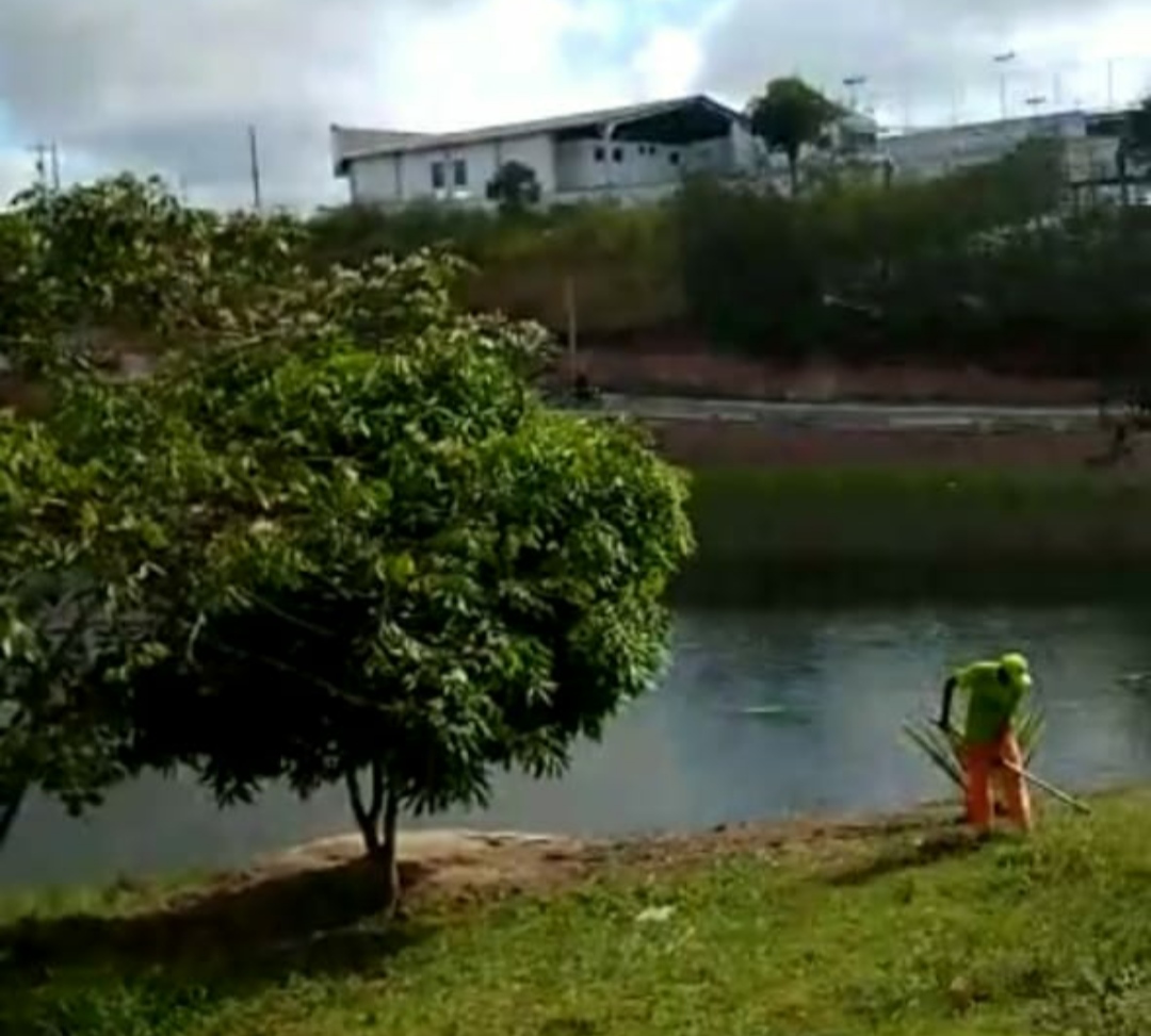 Equipe trabalha na preservação das áreas verdes de Eunápolis