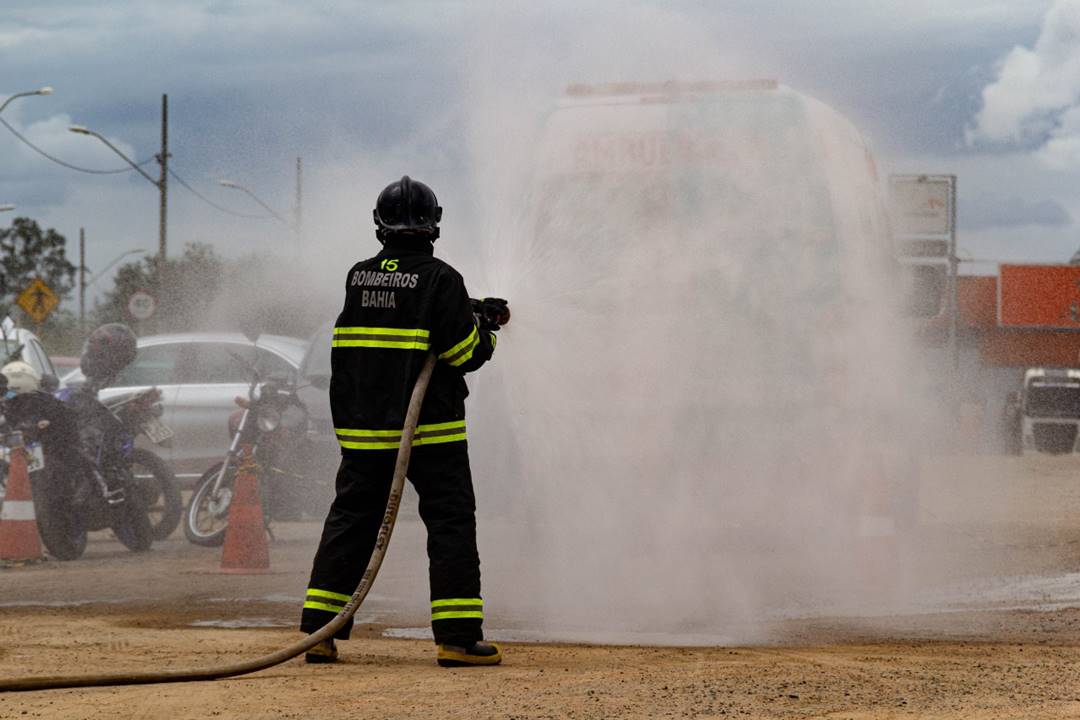 Bombeiros fizeram simulação de trabalhos durante inauguração