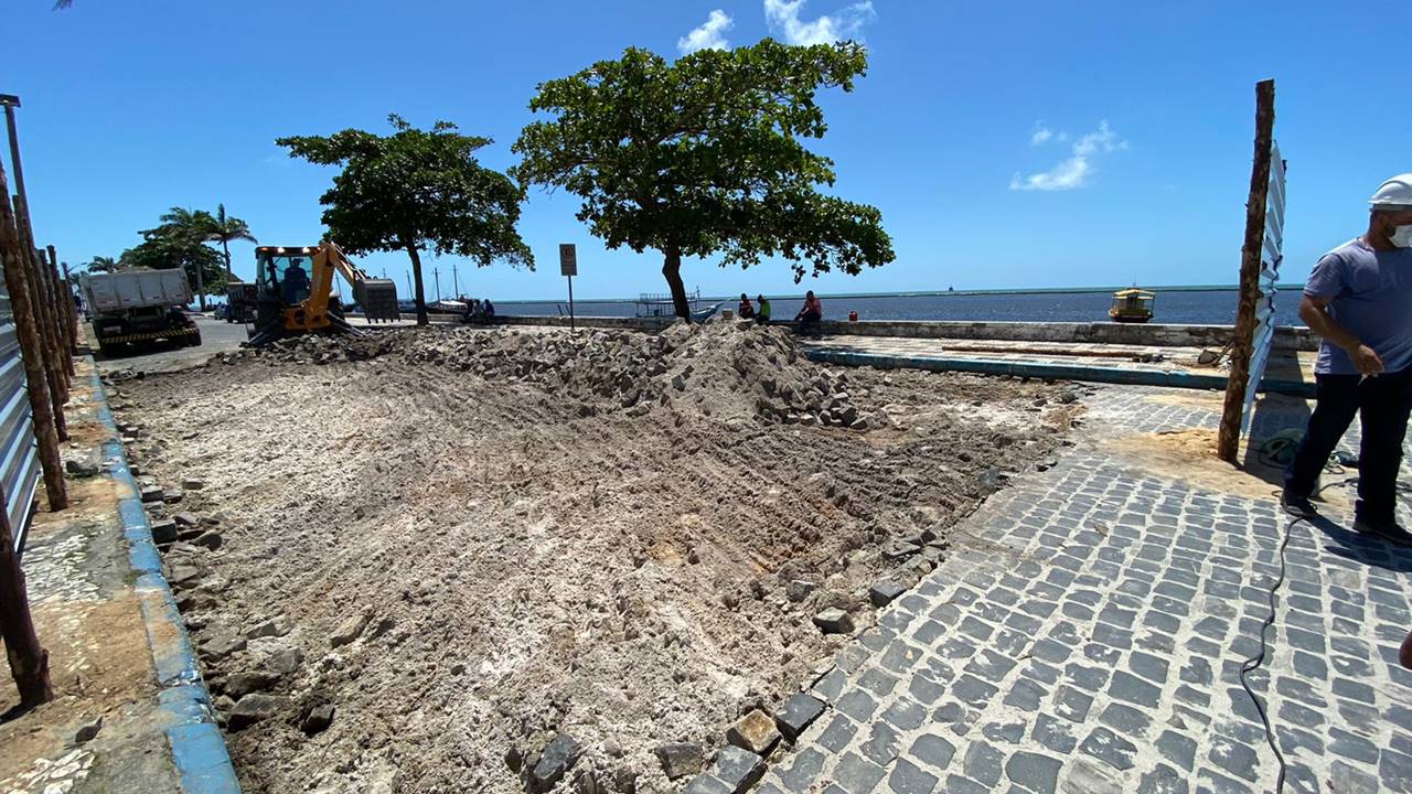 Obras de revitalização da Passarela do Descobrimento