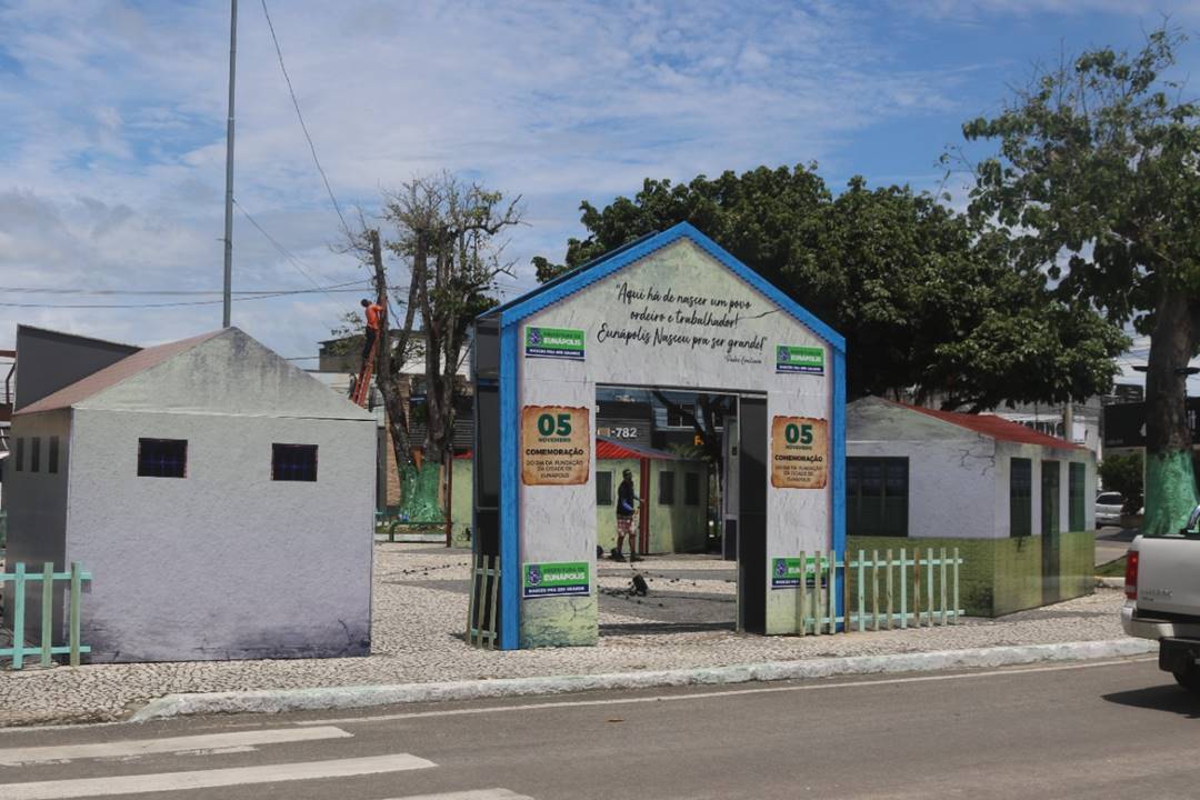 Cenário do festival retratou edificações antigas de Eunápolis