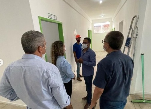 Prefeita Cordélia Torres visita obras de reestruturação das UBSs afetadas pela tempestade