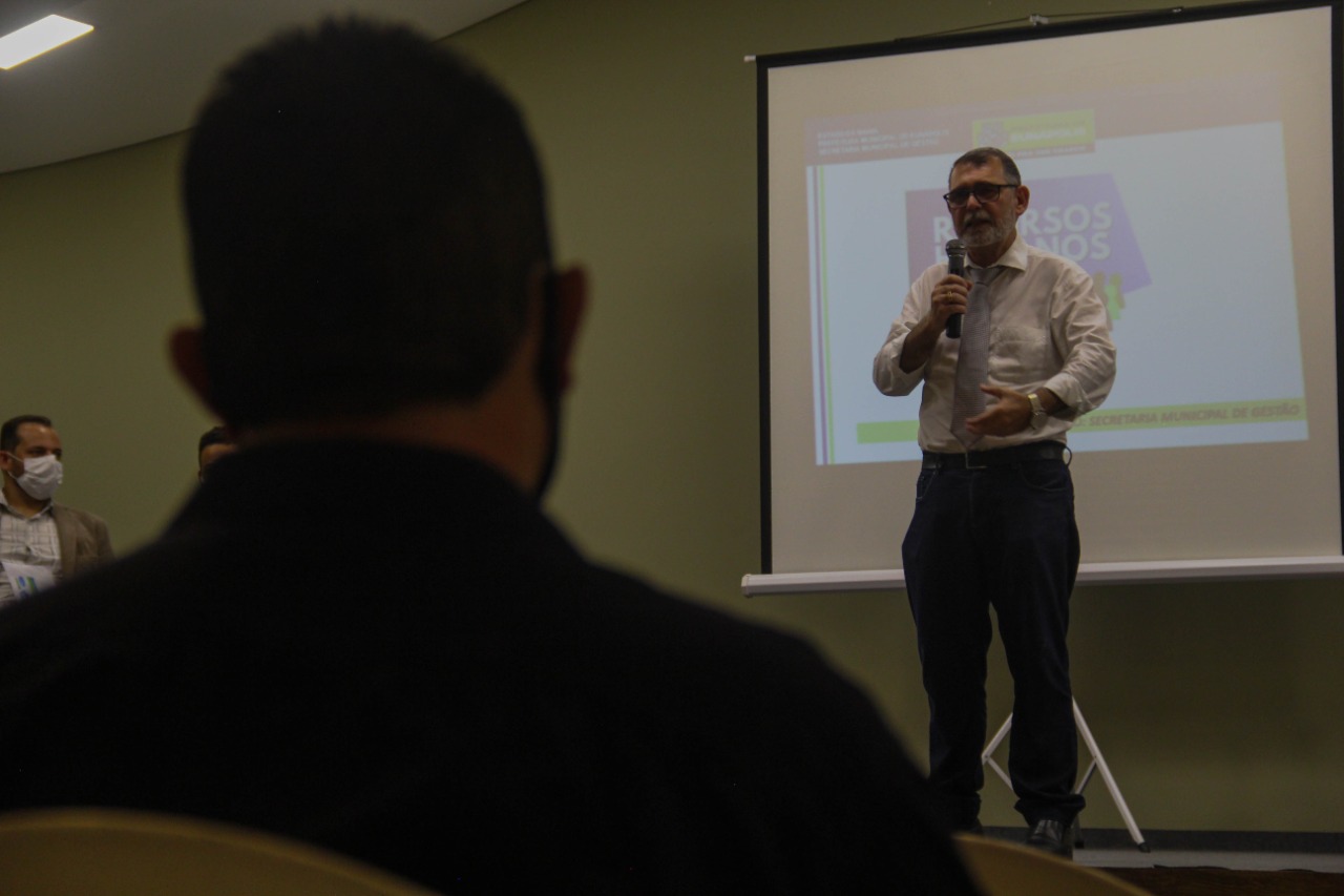 Secretário de Gestão, Arnaldo Vianna, fez abertura do evento na Loja Maçônica 5 de Novembro