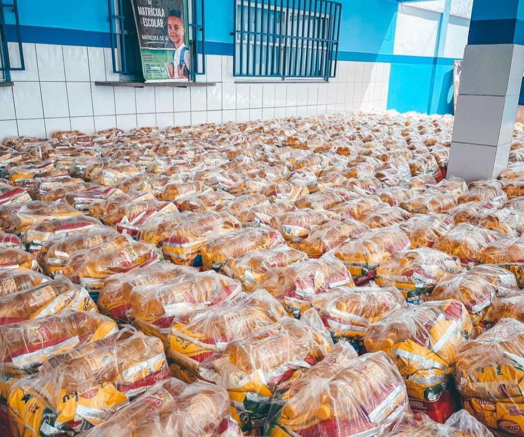 Milhares de cestas básicas estão sendo doadas para a população eunapolitana