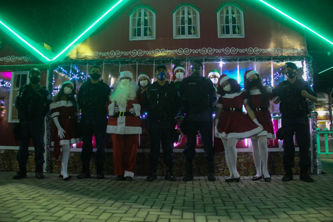 Papai Noel e noeletes foram destaque no Sons de Natal