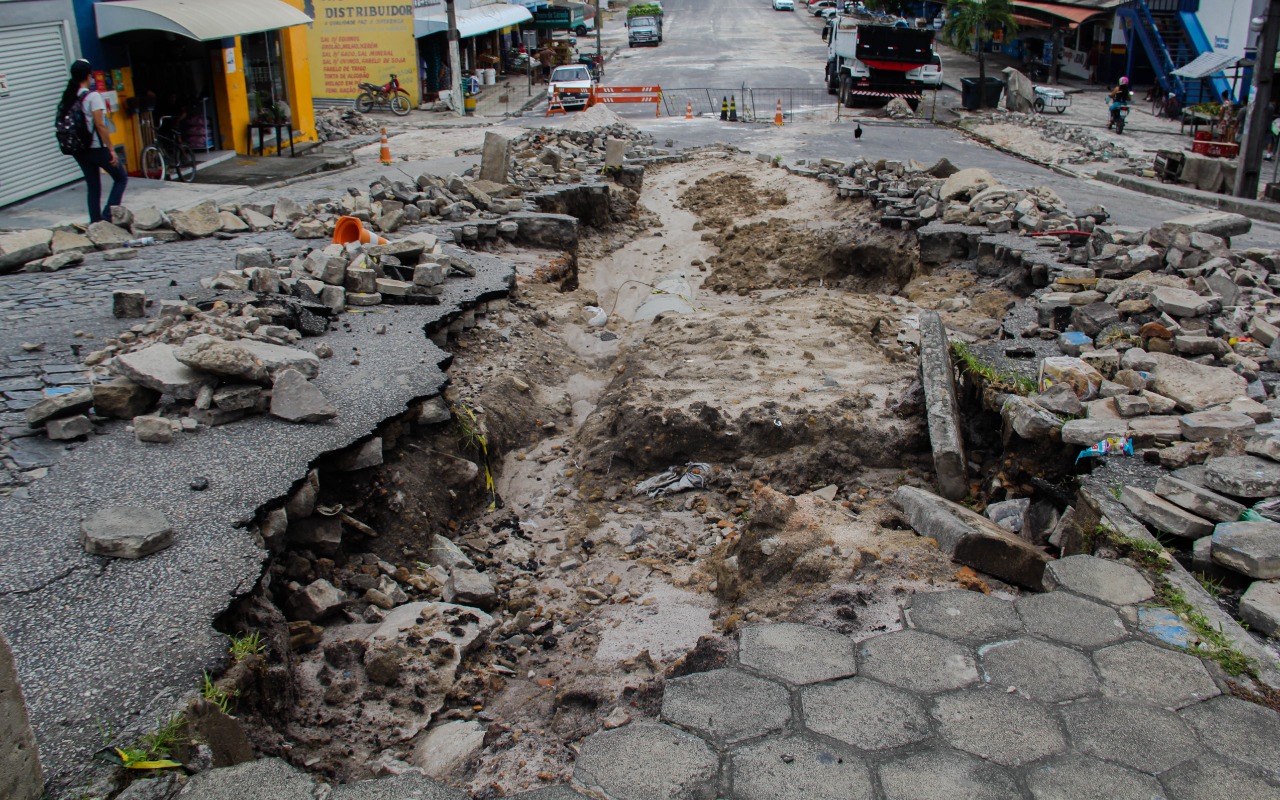 Eunápolis vivencia estado de destruição após ser atingida por fortes chuvas neste mês