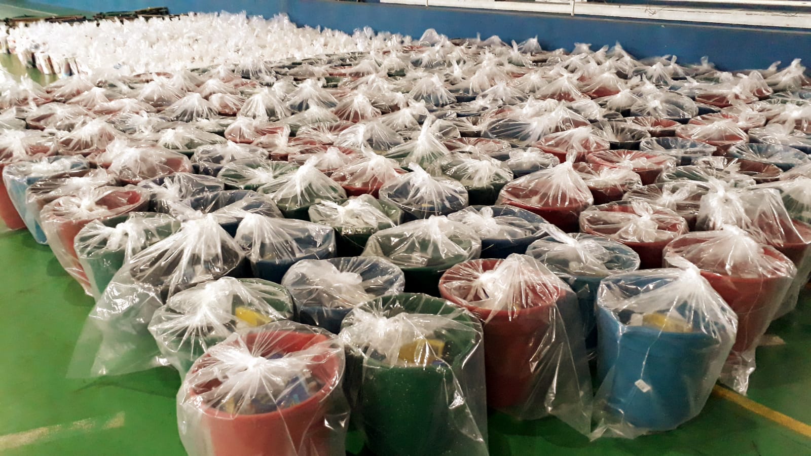 Kits com itens de limpeza e de higiene foram destinados à população de Eunápolis