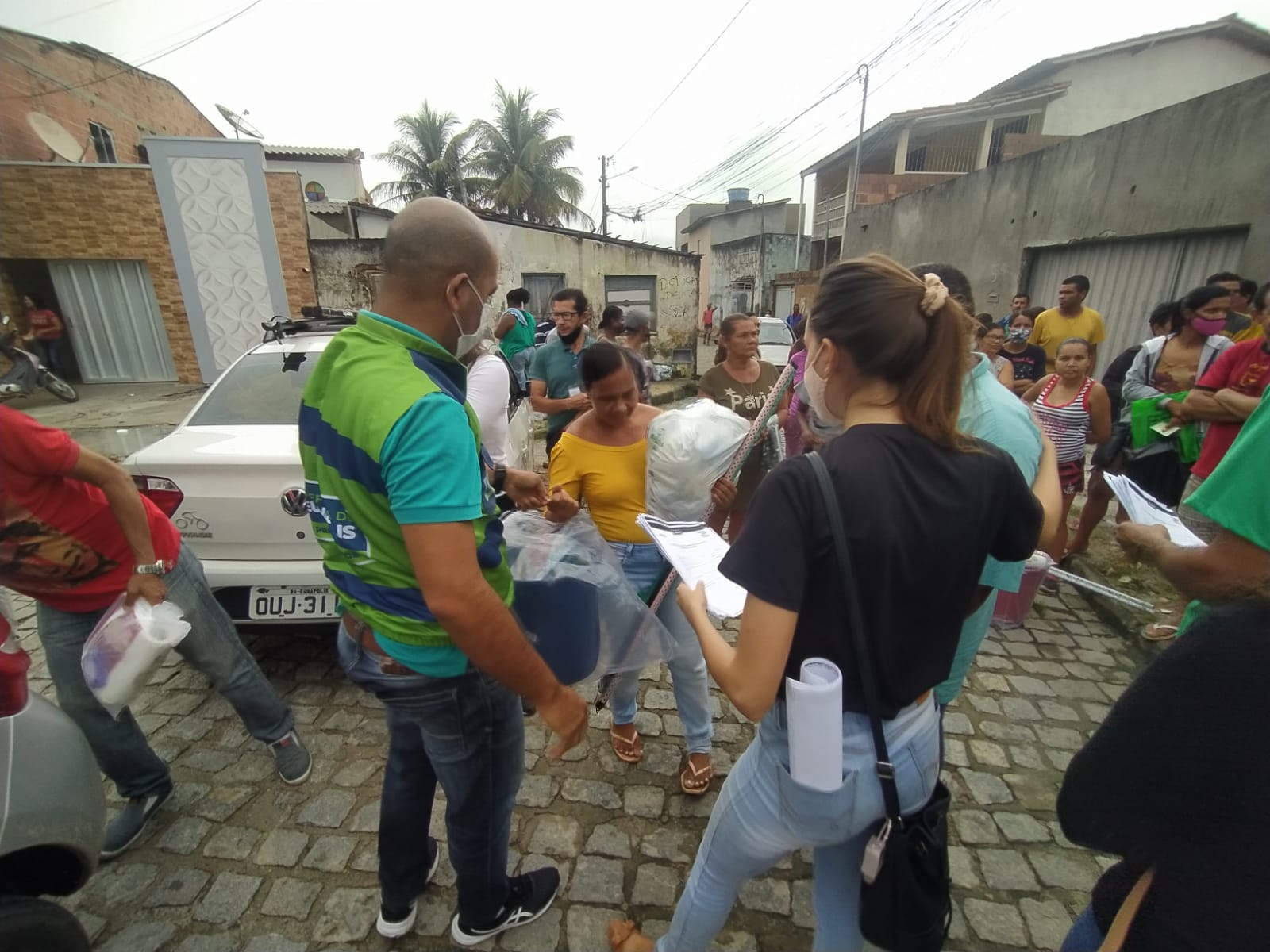 Secretário de Assistência Social, Ronaldo Carvalho, participou da entrega de donativos