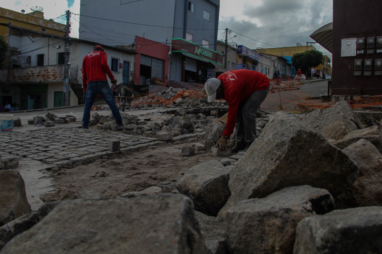 Prefeitura de Eunápolis iniciou trabalho de recuperação das vias públicas após chuvas