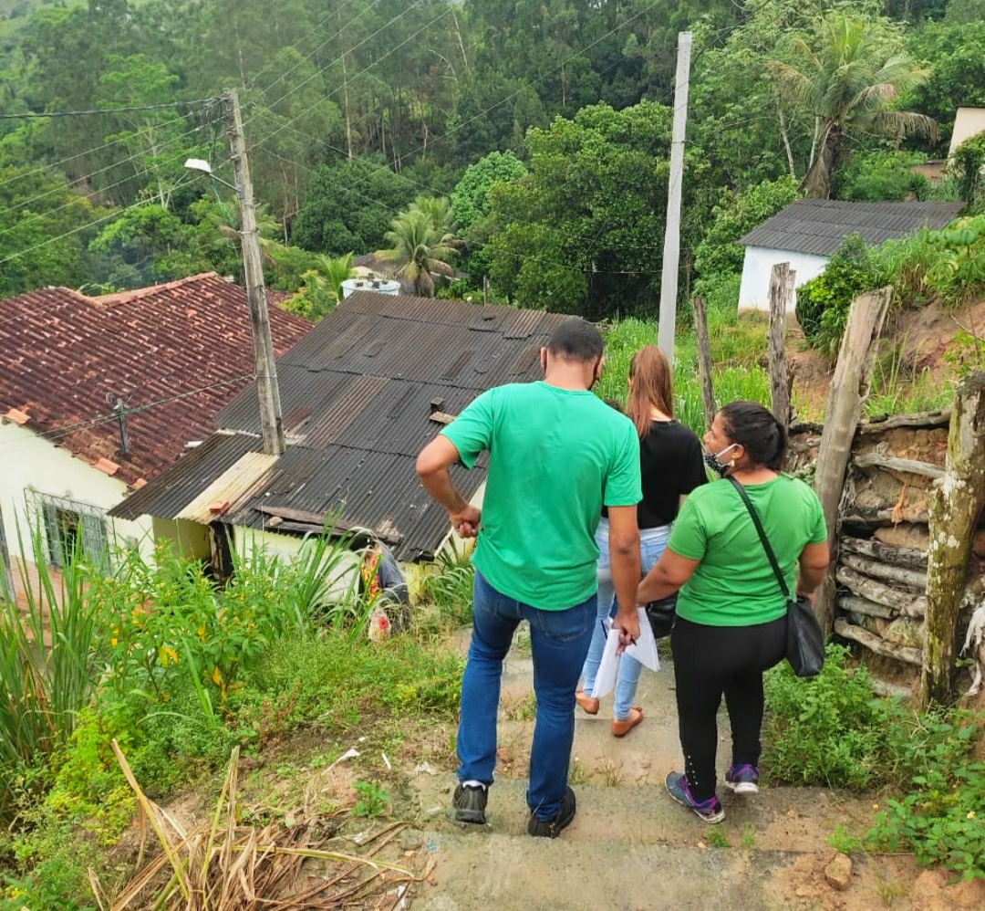 Equipe da Assistência Social durante visita às áreas afetadas pelas chuvas