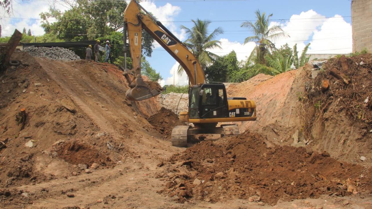 Rua São Bartolomeu, no bairro Santa Lúcia, está passando por intensa obra de recuperação urbana