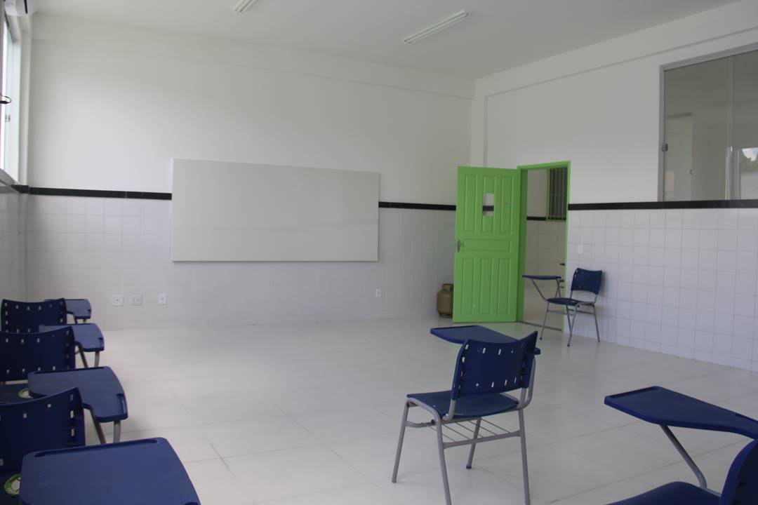 Salas de aula têm ambientes amplos e climatizados
