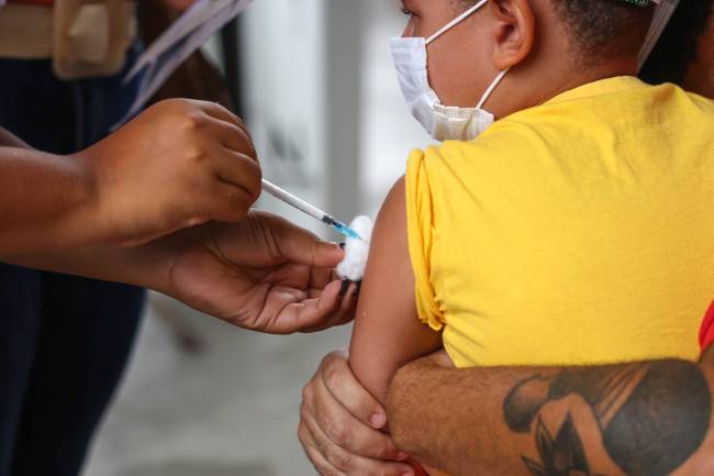 Com relação à segunda dose, pouco mais de 5% das crianças foram imunizadas | Foto: Bruno Concha/Secom