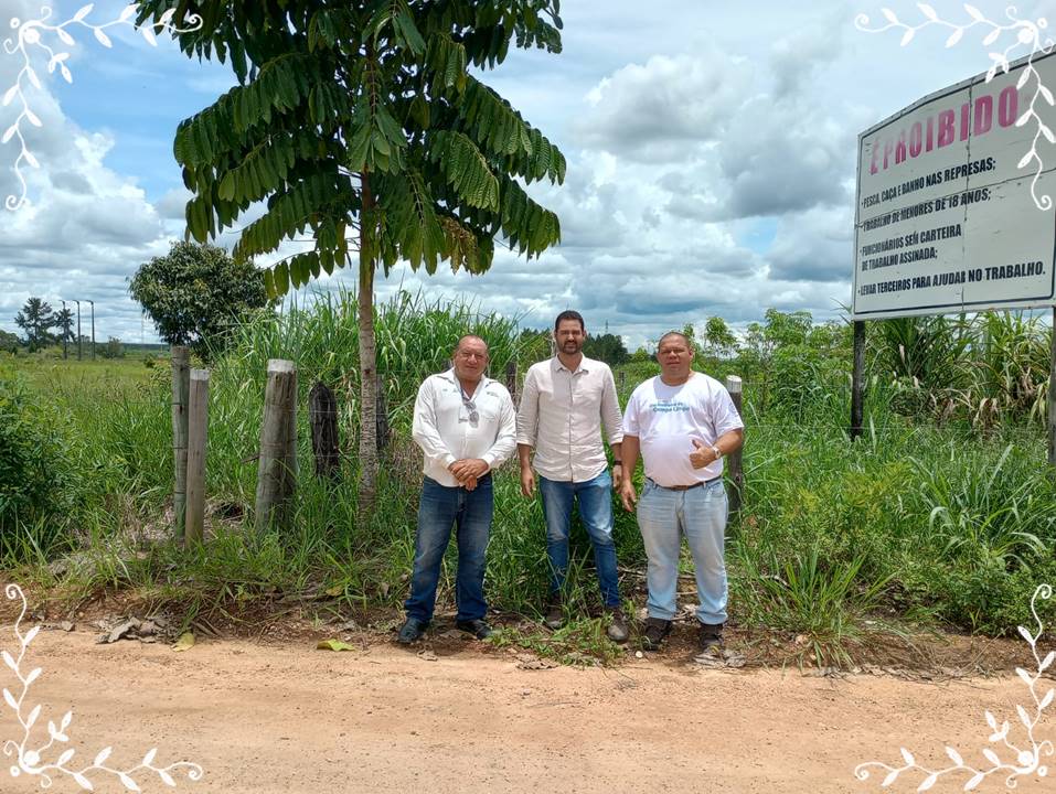 Epaminondas Peixoto (Adab) / produtor rural Fernando De Martins, / Olivério Poltronieri (Assoagres) - no local do empreendimento