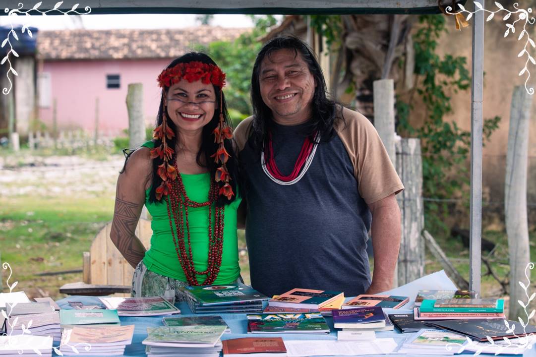 Entre os palestrantes do segundo dia de Caju estiveram Márcia Kambeba e  Daniel Muduruku (foto), além de  Trudruá Dorrico e Janaron Pataxó, Auritha Tabajara e Arissana Pataxó (Crédito: Paulo VP/ Festival Caju de Leitores) 