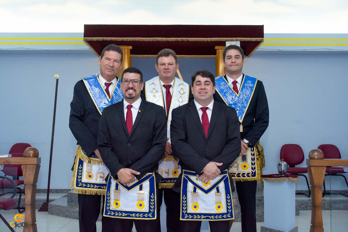 Antônio David e Ricardo Flausino (Mestres Maçons) com Evaristo Viana (1° Vigilante), Ednardo de Morais (Venerável), Luciano Pinto (2° Vigilante)