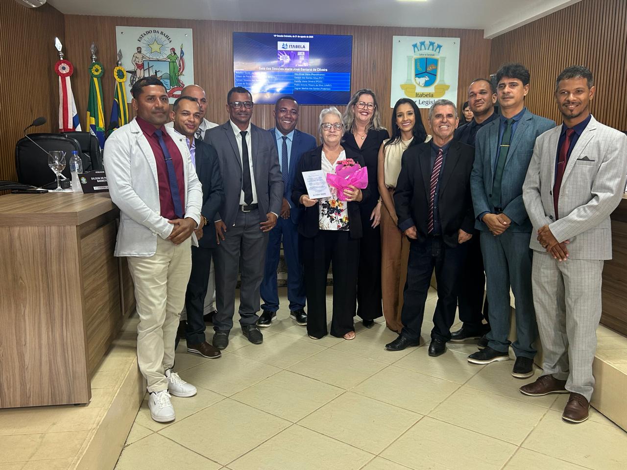 À unanimidade, vereadores participam de homenagem à ex-vereadora Rita Martins