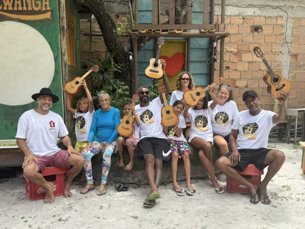 Divulgação Zinga Cavaco - Sete jovens deram seus primeiros acordes no cavaquinho e descobriram o prazer da música brasileira.