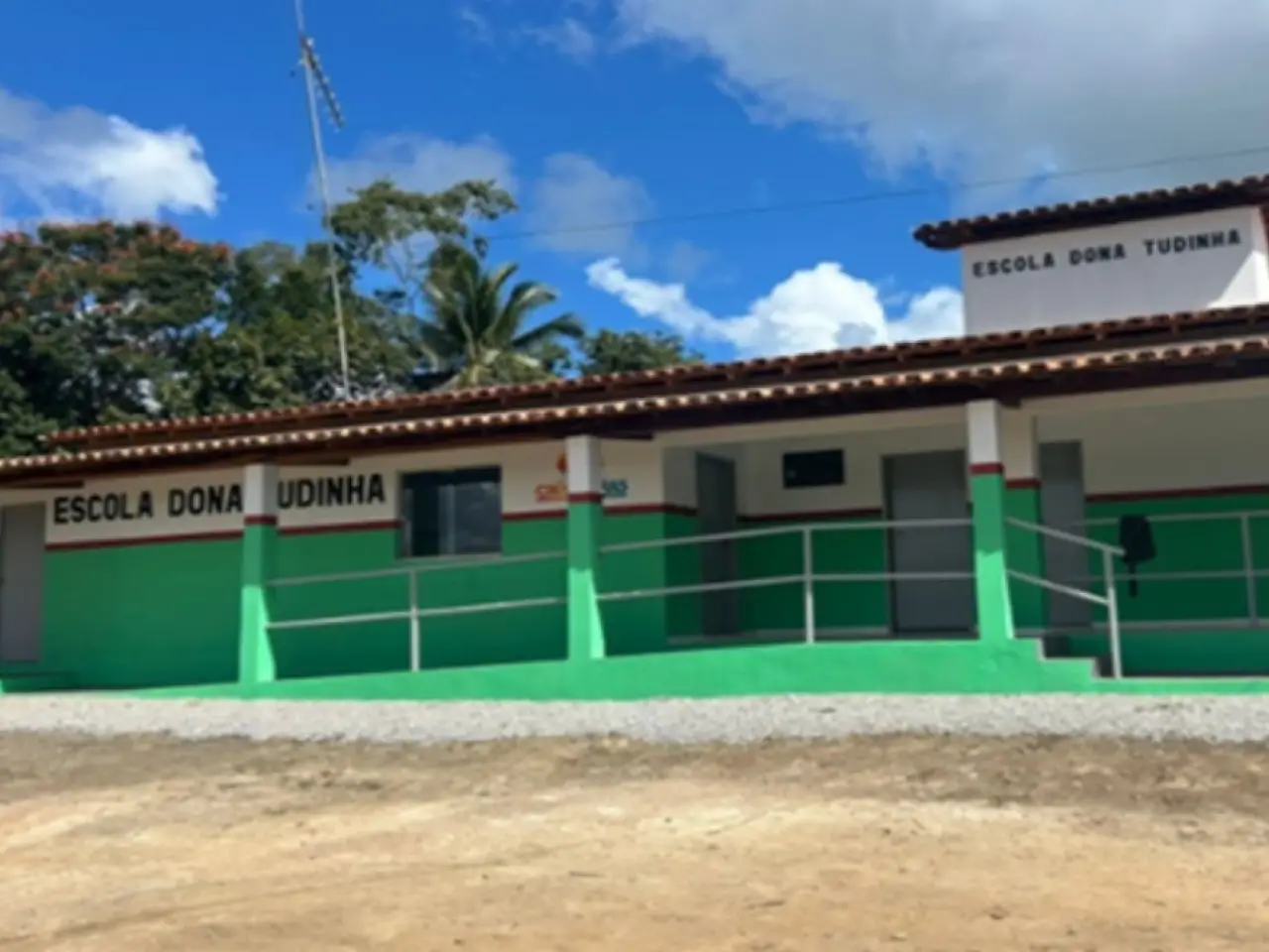 FACHADA DA ESCOLA DONA TUDINHA, EM PEDRA ALTA, CANAVIEIRAS