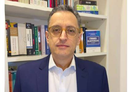 Marcelo Aith é advogado criminalista. Doutorando Estado de Derecho y Gobernanza Global pela Universidad de Salamanca - ESP. Mestre em Direito Penal pela PUC-SP. Latin Legum Magister (LL.M) em Direito Penal Econômico pelo Instituto Brasileiro de Ensino e Pesquisa – IDP. Especialista em Blanqueo de Capitales pela Universidad de Salamanca
