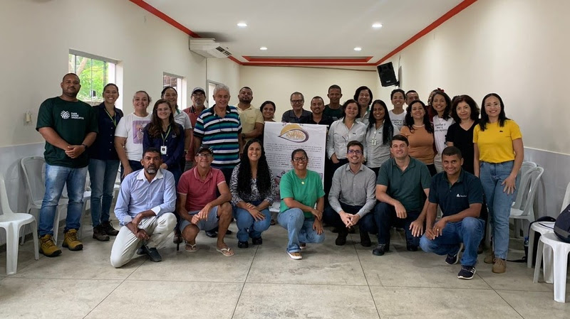 Participantes do workshop em vista à uma das associações de apicultores (ASAPMAG)